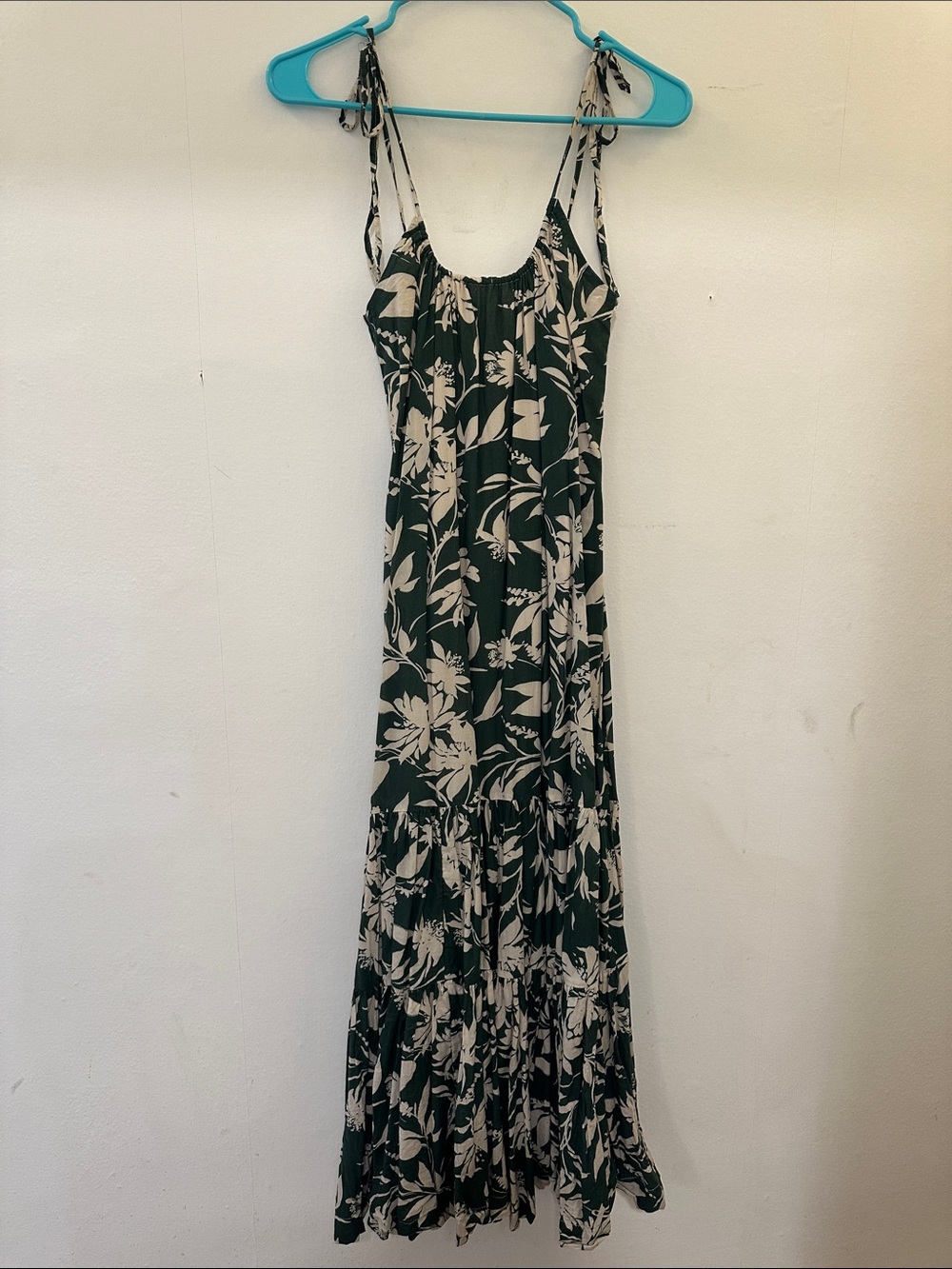 Abercrombie Floral Tie-Shoulder Maxi Dress in Dark Green and Cream